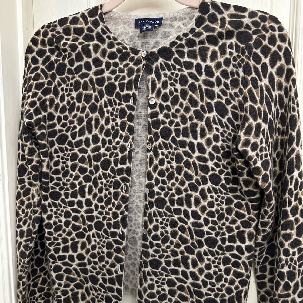Ann Taylor leopard design sweater set XS - Picture 4 of 8